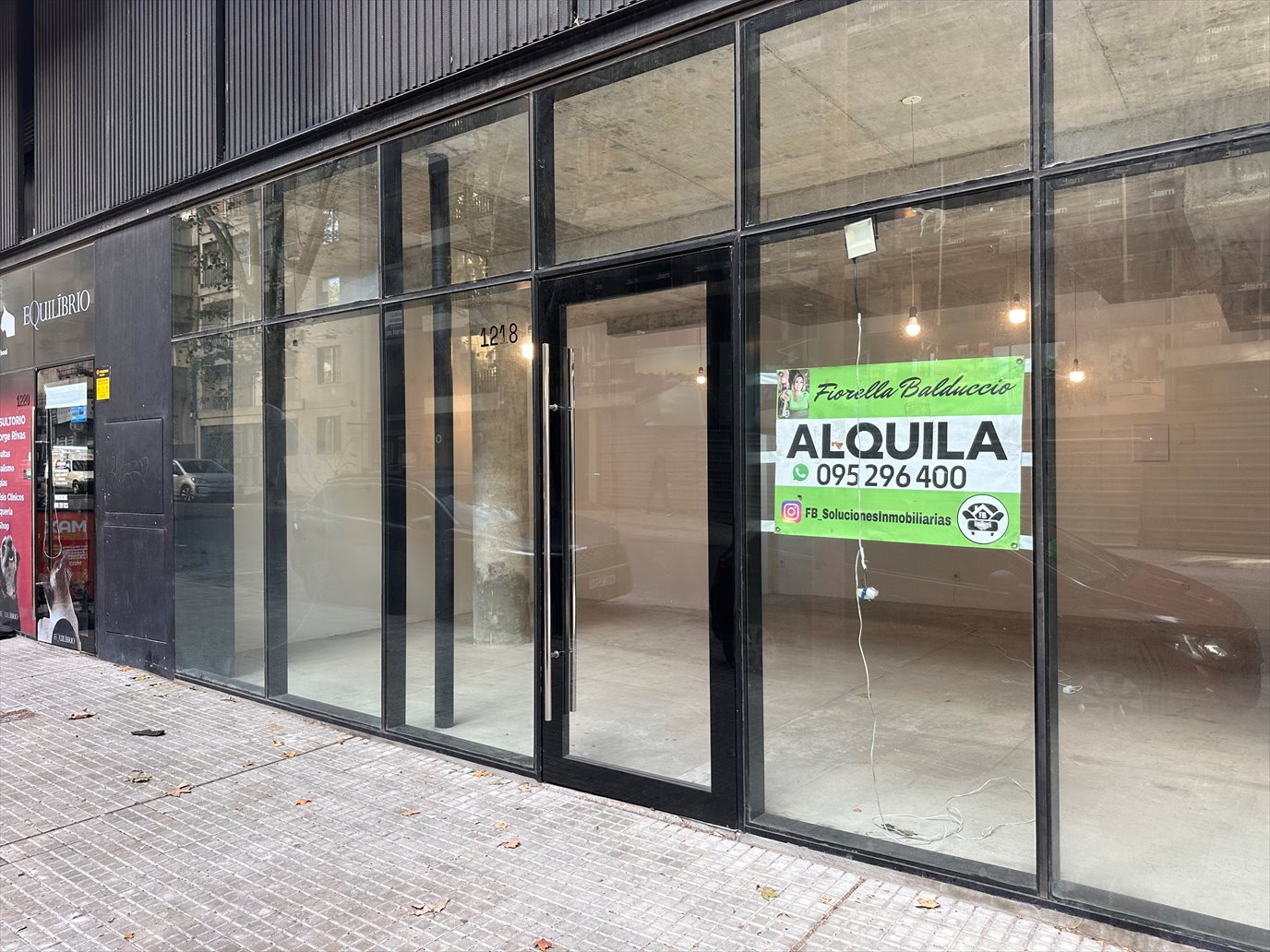 local vidrieras al frente en centro con aa, baño y cocina · Foto 5