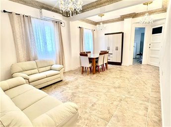 Apartamento en Cordón Amoblado, 4 Dormitorios, 2 Baños