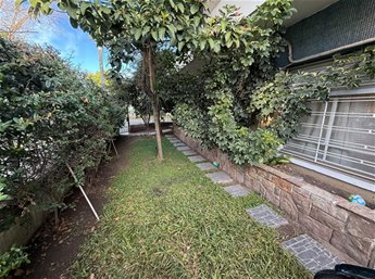 Alquiler Prado casa  2 dormitorios reciclada con garaje y divino Jardin sobre la calle Adolfo Berro