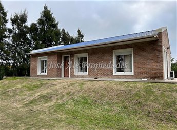 EN VENTA HERMOSA CASA DE 3 DORMITORIOS, ALTOS DE SAN CARLOS