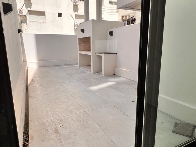 Apartamento de 1 dormitorio con balcón, parrillero y garaje - foto 2