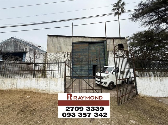 Local industrial 1500 m2 totales en Maroñas - foto 1
