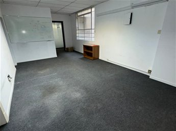 DOS NIVELES DE PLANTAS DE OFICINAS