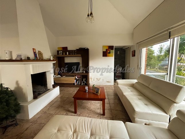EN VENTA EXCELENTE PROPIEDAD DE 2 DORMITORIOS UBICADA A METROS DE LA RAMBLA COSTANERA, COLONIA. - foto 2
