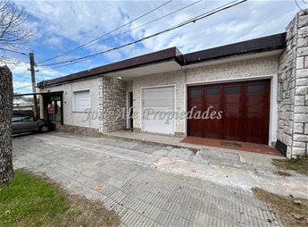 EN VENTA CASA DE 2 DORMITORIOS CON APTO INDEPENDIENTE