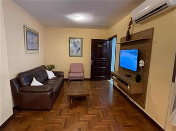 Se Vende Apto En El Centro, 2/3 Dormitorios Y Baño, Amplio.