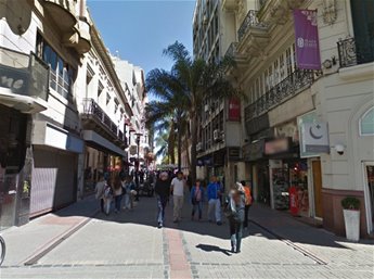 Venta de gran local comercial en punto estratégico de Ciudad Vieja