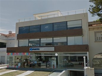 Venta de Local Comercial Con Renta en exclusivo punto de Carrasco