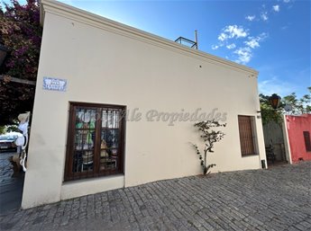 EN VENTA ATENCION DESTACADA PROPIEDAD UBICADA EN EL CORAZON DEL BARRIO HISTORICO CON INCREIBLE VISTA A LA BAHIA DE COLONIA