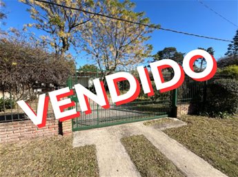 *** VENDIDO *** BUENA RESIDENCIA SOBRE AV. ASFALTADA 3 dormitorios+SERVICIO