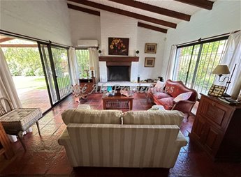 EN VENTA HERMOSA PROPIEDAD DE 3 DORMITORIOS, A TAN SOLO 3 CUADRAS DE LA RAMBLA Y PLAYAS DE COLONIA