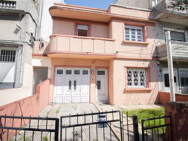 alquiler casa al frente 3 o 4  dorm, altillo, garage, parrillero. Sin gastos comunes. Ideal clínica o consultorio