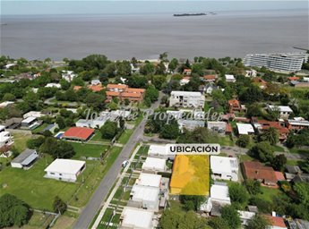 EN VENTA PROPIEDAD UBICADA A 2 CUADRAS DE LA RAMBLA COSTANERA Y PLAYAS DE COLONIA.
