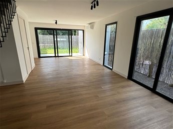 EXCLUSIVA CASA DE 3 DORMITORIOS, EN EL BARRIO ALMADÍA, PARQUE MIRAMAR CON RENTA