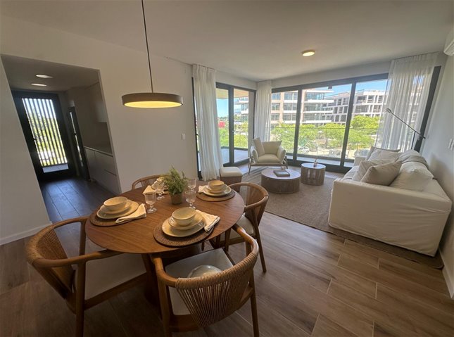 CARRASCO Pre Venta Apartamento 3 Dormitorios de 115m2 y 37m2 de terrazas, 2 Baños a estrenar, amplias terrazas, vistas despejadas, AMENITIES: Piscina, Barbacoa con parrillero - foto 2