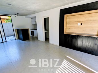 Venta Casa Dúplex con renta 2 dormitorios con cochera y parrillero - Carrasco Norte - foto 6