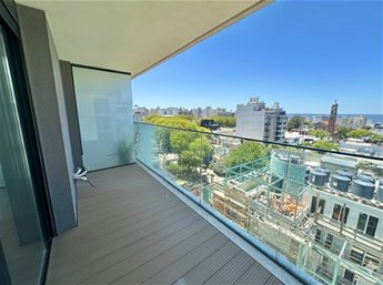 Venta de apartamento de 2 Dormitorios y 2 baños mas Garaje En Punta Carretas