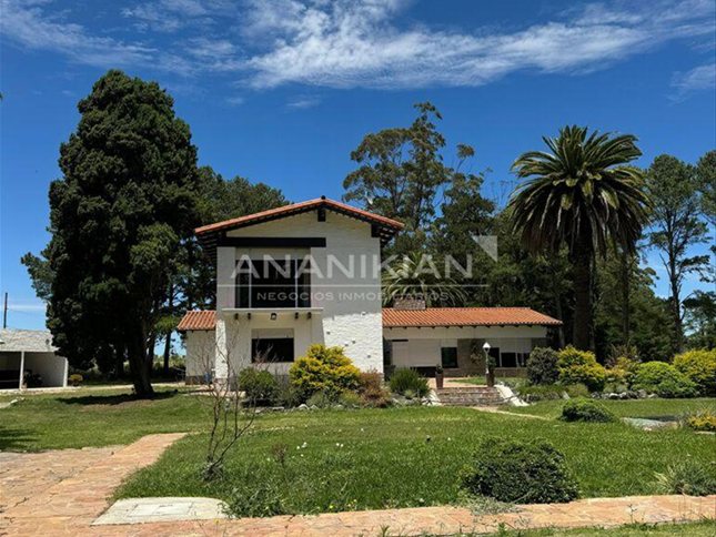 Excelente Finca Con Buen Nivel De Construcción - foto 1