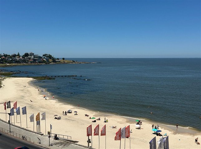 MALVIN Venta con Renta Apartamento 1 Dormitorio, vista al mar y terrazas, primera línea de la Rambla con Garaje, AMENITIES: Barbacoa con parrillero, Solarium, Laundry - foto 2