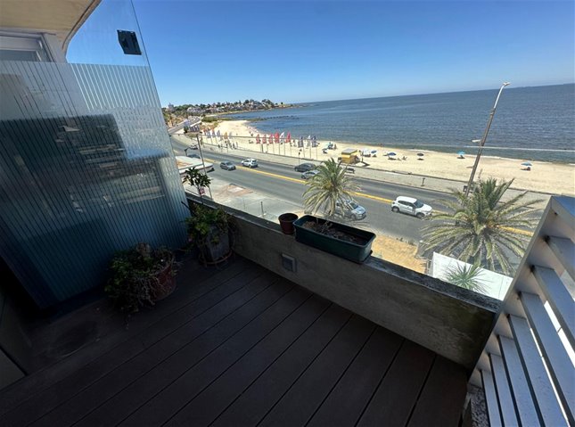 MALVIN Venta con Renta Apartamento 1 Dormitorio, vista al mar y terrazas, primera línea de la Rambla con Garaje, AMENITIES: Barbacoa con parrillero, Solarium, Laundry - foto 3