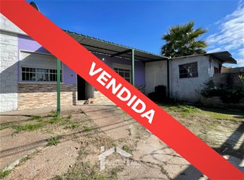 Venta Casa con 2 Unidades Entrada Auto, Fondo y más