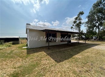 EN VENTA CASA DE CAMPO UBICADA POR CAMINO DEL MEDIO CON 1000M2 DE TERRENO, COLONIA