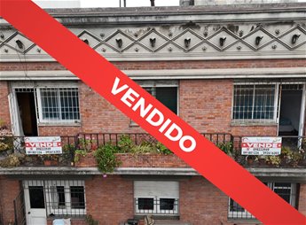 VENDIDO Apartamento Tipo Casa, 2 Dormitorios, con Balcón, Terraza y Azotea, en Aguada, Montevideo