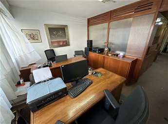 OFICINA EN ALQUILER SOBRE AVENIDA 18 DE JULIO Y VÁZQUEZ