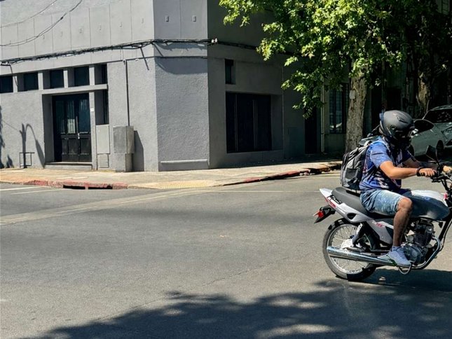 Local comercial en esquina con depósito – 276 m² + opción 414 m² totales