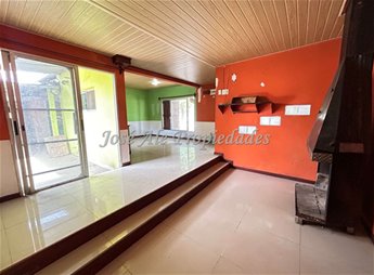 EN VENTA OPORTUNIDAD EN JUAN LACAZE COLONIA, CASA DE 3 DORMITORIOS CON LOCAL INDEPENDIENTE GENERANDO RENTA A 2 CUADRAS DE LA PLAYA