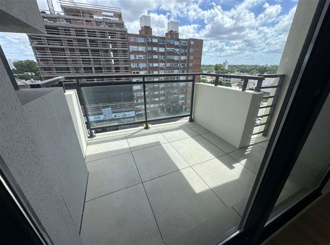 LA BLANQUEADA Venta Apartamento 2 Dormitorios con terrazas, muy luminoso, vistas despejadas, AMENITIES: Barbacoa con parrillero, Beneficios fiscales por ley de vivienda promovida. - foto 3