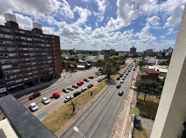 LA BLANQUEADA Venta Apartamento 2 Dormitorios con terrazas, muy luminoso, vistas despejadas, AMENITIES: Barbacoa con parrillero, Beneficios fiscales por ley de vivienda promovida. - foto 4