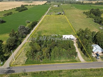 EN VENTA CHACRA DE 14.700M2 CON 2 CASAS, UBICADA SOBRE CAMINO DEL MEDIO, UNA DE LAS ZONAS MAS COTIZADAS DE COLONIA DEL SACRAMENTO