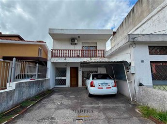 Venta en Malvín Sur , Casa PH Independiente    2 Dormitorios, 2 baños, cocheras, barbacoa,  amplio fondo