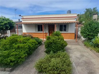 Casa con Gran Potencial ! con 881m2 totales en Piedras Blancas