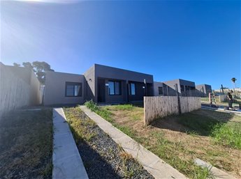 Casa En Venta De 3 Dormitorios En Lagomar Norte A Estrenar