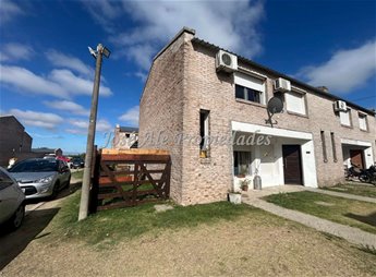 EN VENTA - NUEVO PRECIO: VIVIENDA DE 2 DORMITORIOS UBICADA EN ESQUINA EN EL GENERAL, COLONIA.