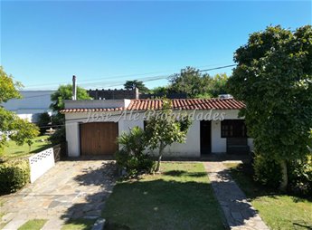 EN VENTA EXCLUSIVIDADHERMOSA PROPIEDAD UBICADA EN EL REAL DE SAN CARLOS A METROS DE AV PRINCIPAL LUIS ALBERTO DE HERRERA, COLONIA