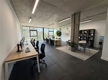 Oficina en Carrasco a Estrenar