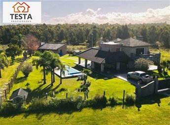 Se vende hermosa y moderna casa en Balneario Bello Horizonte