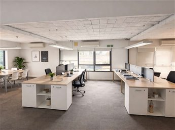Alquiler Oficina Corporativa en en Carrasco Sobre Arocena 5 despachos, sala de Reuniones, Gran sala Multifuncional, 4 cocheras, Sin gastos comunes