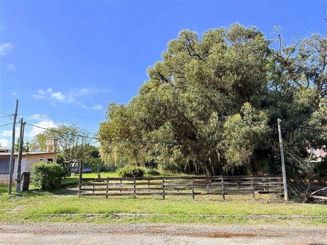 Terreno a la venta 750 m² en Piriápolis Los Ángeles a 2 cuadras del mar nivelado - foto 5