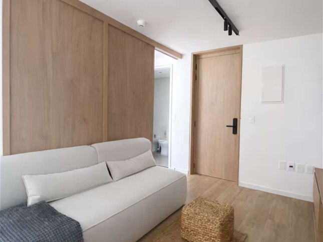 PUNTA CARRETAS Venta Apartamento 1 Dormitorio con patio de uso exclusivo, ya amueblado y equipado, muy buena ubicación a metros de la Rambla y pocas cuadras del Shopping - foto 4