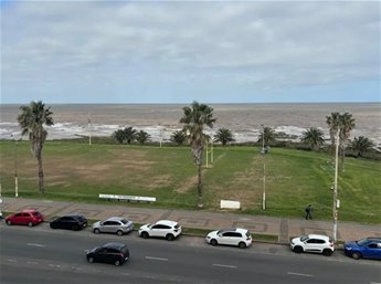 Venta apartamento en rambla Punta Carretas 3 dormitorios con 2 garajes