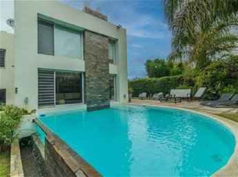 Venta Casa de lujo 5 Dormitorios en Carrasco