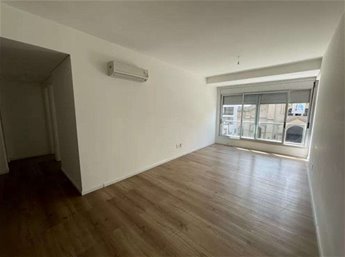 Apartamento en Alquiler sobre Av 18 de Julio, 2 dormitorios, 2 baños y garage.