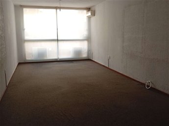 Amplio apartamento primer piso, al frente, ciudad vieja