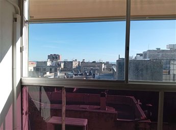 Amplio apartamento cuarto piso en el centro de ciudad vieja