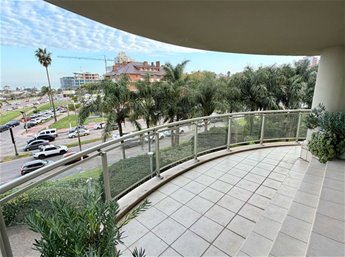 Venta apartamento Torre Caelus 4 dormitorios, 4 garajes, barbacoa, parrillero, piscina, gimnasio Puerto del Buceo