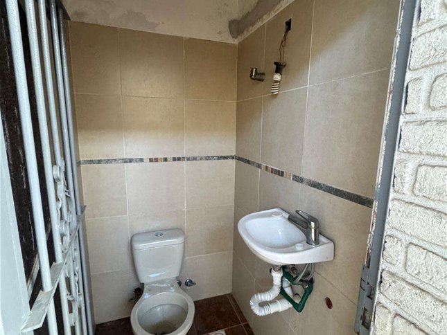 Venta local comercial con vivienda en Brazo Oriental - foto 3
